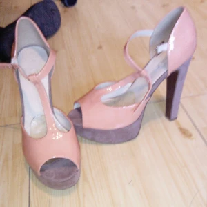  - Snygga skor använda en gång 