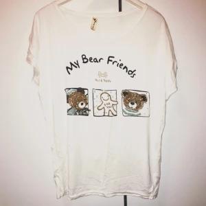  - Söt t-shirt.
Frakt 50kr.
Swish eller mötas upp i Strängnäs.