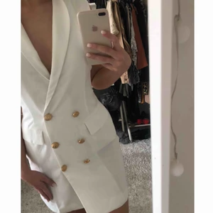  - Vit blazer/kavaj klänning. Bra skick. 
