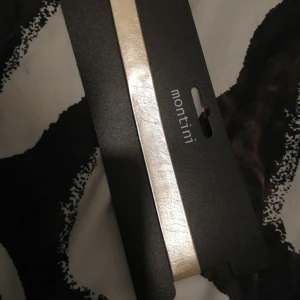  - Svårt att visa färgen men den e typ rose gold. 