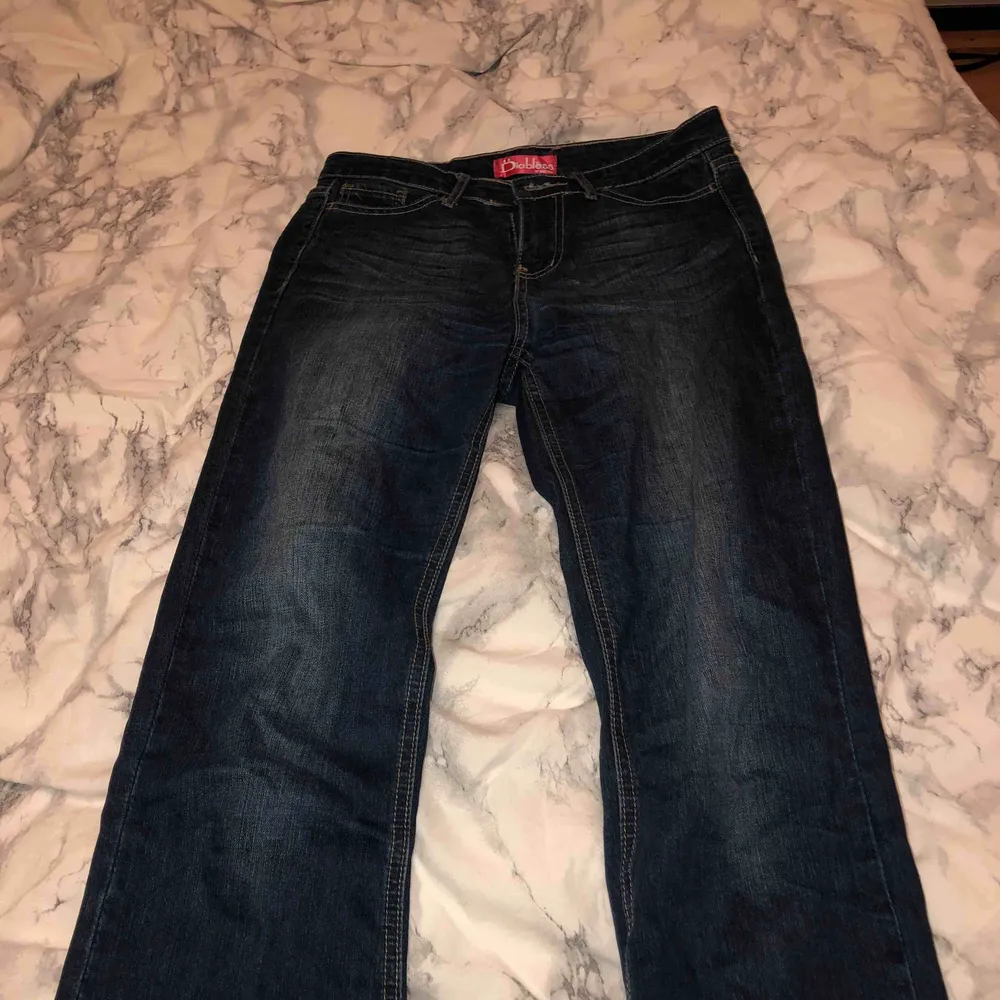 Bootcut jeans från diables, superfina. Säljs pga för små. Frakt tillkommer. Jeans & Byxor.