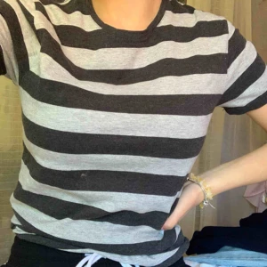  - T-shirt från Bläck i storlek XS men passar även S. Aldrig använd och i mycket bra skick! Skönt material men säljer pga inte min stil🤩 frakt ca 18 kr men kan även mötas upp i centrala Uppsala!