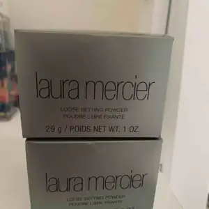 Säljer två stycken helt o-öppnade Laura Mercier puder. Aldrig använda, bara stått här hemma! Är någon intresserad att köpa? Ny pris ligger på ca 400kr och jag säljer dem för 250kr/st. Hör av er! Möts upp i Stockholm eller fraktar 😊💄