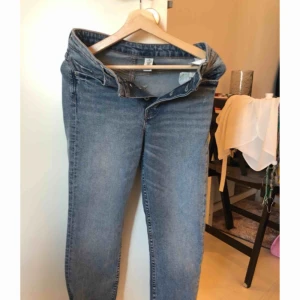  - Hm jeans, vintage slim fit. Helt oanvända