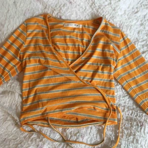  - Söt wrap tröja ifrån junkyard. Endast testad så den är helt ny✨🌸 