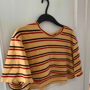  - Kort t-shirt från MotelRocks!!! Aldrig använd. FRAKT INGÅR I PRISET!