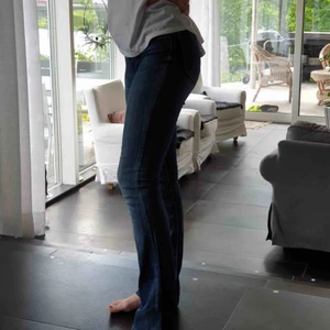  - Bootcut jeans från Lee. Modellen heter Bonnie! 