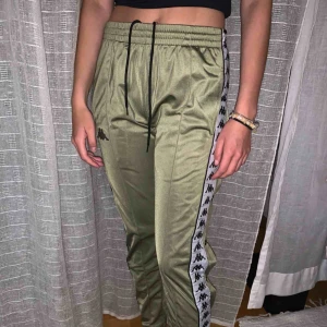  - Kappa byxor från JD som använts en gång, de är i toppskick o helt felfria❤️ det syns ej på bild men randen på sidan är reflex! Frakten ligger på ca 50kr men kan mötas upp i centrala Uppsala annars!