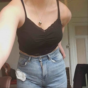  - Superfin sommar topp från new yorker. Använd ett fåtal gånger men i fint skick. Köparen står för frakt💕