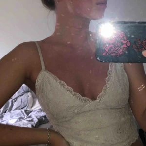  - Topp från Bikbok som inte kommer till användning längre! Mkt fint skick, så gott som ny! 