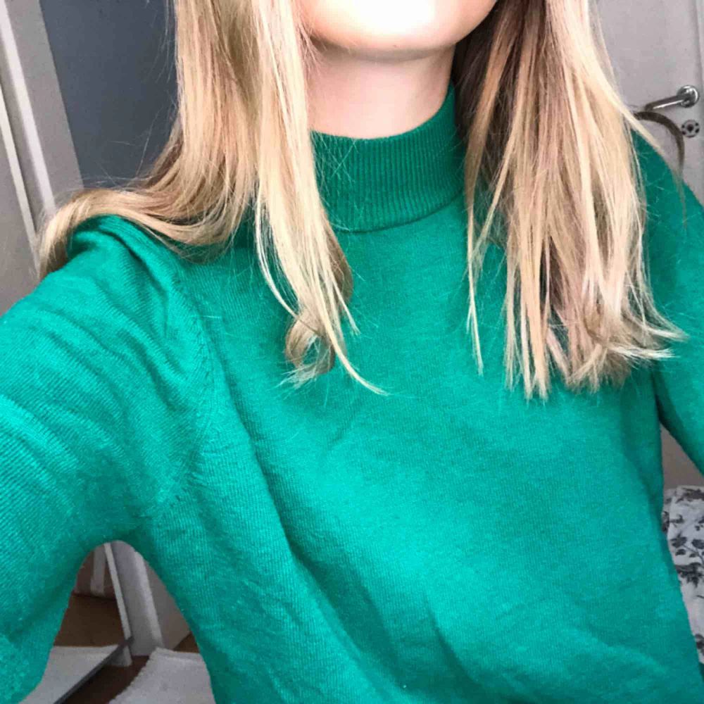 Grön tröja från Gina tricot.. Toppar.