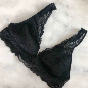  - Superfin bralette från GinaTricot, strl M men passar S/M 🌟 sparsamt använd då den blivit för liten för mig.. köpt för 199 kr, säljer för 80 kr, bjuder på frakt 💛