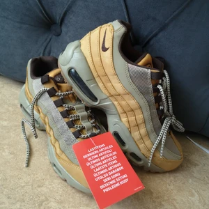  - Nike skor, aldrig använda. Väldigt bekväma