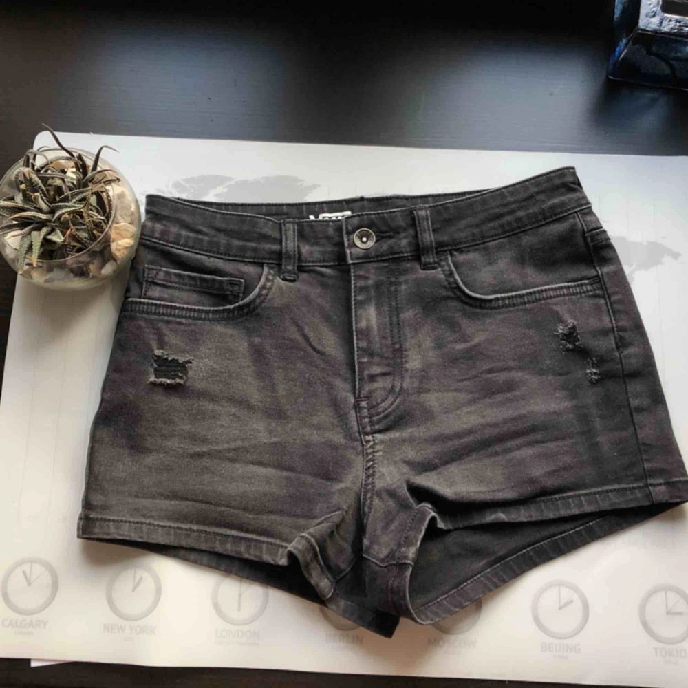 Sjukt nice svarta shorts perfekt till sommaren!  Sparsamt använda.  Köparen står för frakt🌹. Shorts.