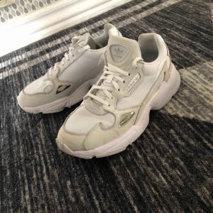  -  Adidas skor, nya och fina 