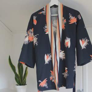 Jättefin kimono från Bik Bok! Endast använd två gånger! 