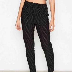  - Väldigt sköna kostymbyxor , i jätte bra skick använt ett fåtal gånger