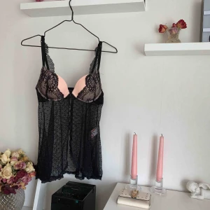  - supersöt underklädestopp från hunkemöller, aldrig använd endast provad. säljer pga för liten. Står strl S men jag skulle säga att det är mer en XS. köparen står för ev. frakt🥰