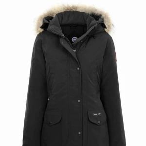  - Trillium Parka storlek M. Köpt för 9 299 :- Använd fåtal gånger, säljer pga fel storlek. Kvitto finns.