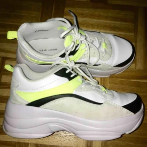  - Worn , but really loved and taken care of groovy sneakers, white is still white, neon yellow color makes them look really good 💛