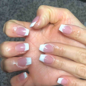  - Borttagning+nytt set 460kr Nytt set 330kr Påfyllning 300kr Borttagning+påfyllning 430kr  Lagning 105)  Gellack 205kr 