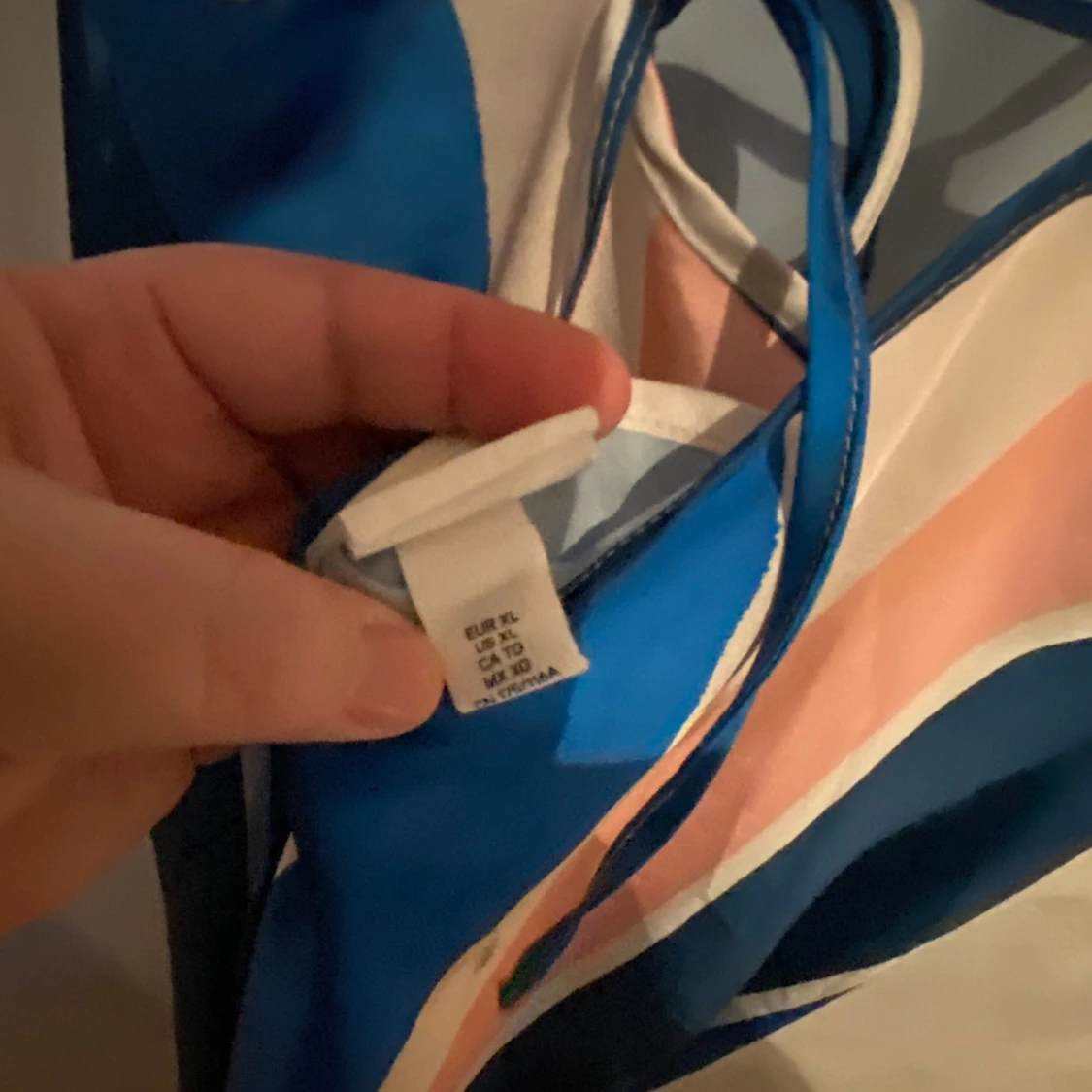 Randig satinklänning - 91