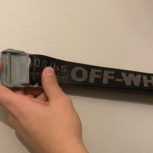 Off white bälte  - Säljer detta off white bältet som är äkta. Skriv privat för bättre bilder.