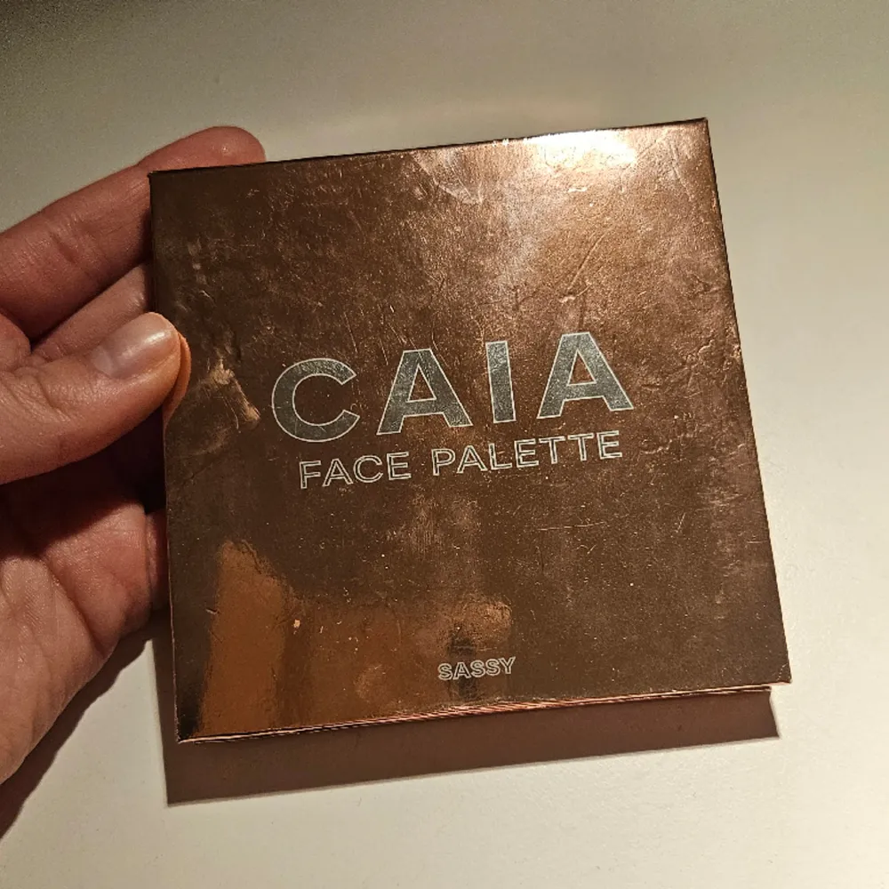 Caia palette sassy som inte ofta kommer till användning. Finns mycket svar i alla färger. . Övrigt.