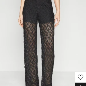 spets byxor - säljer mina spetsbyxor som jag endast har fått till användning på nyår, super fina och super efterfrågade!💕(lånade bilder) priset kan diskuteras, bara höra av sig!