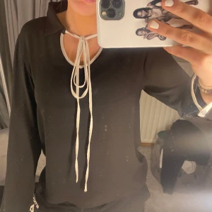 Blus - Jätte fin blus som jag tyvärr inte får andvändning för. Liten i storleken💓