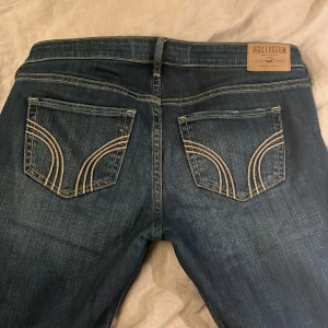Mörkblå Jeans Hollister  - Storlek W28 L33 7R Fint skick! 