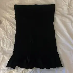 En kjol från Gina som går att ha som topp i xs fint skick 