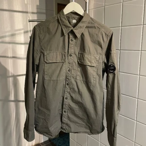 C.P company overshirt  - En mycket fin C.P company overshirt som har används men mycket välvårdad. 
