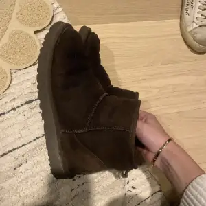 Ugg classic boot i färg chocolate. Nypris 2200kr