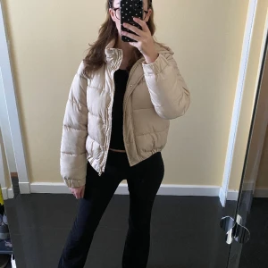 Jacka - Kortare puffer jacka