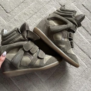 Isabel marant  - Isabel marant skor i nyskick asfina hör av er vid frågor🤍🤍✨