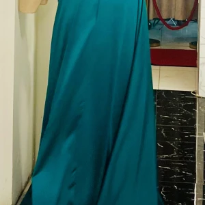 Bröllop klänning  - Fin klänning anpassad för bröllop samt bal väldigt stilig användes endast en gång 