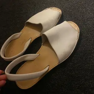 Sandaler köpta i Malaga för några år sedan så vet ej märke på dem 