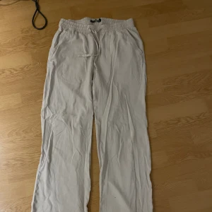 Beige linnebyxor  - Aldrig använda 
