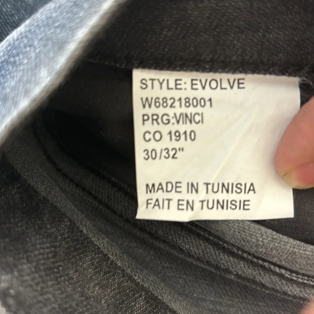 Tja ! Säljer dessa skit feta jeansen från tiger of Sweden då jag rensar garderoben. Skick 9/10. Modellen heter evolve/ slim fit. Storlek 30/32. Vid  frågor är det bara att höra av sig 😊. Jeans & Byxor.