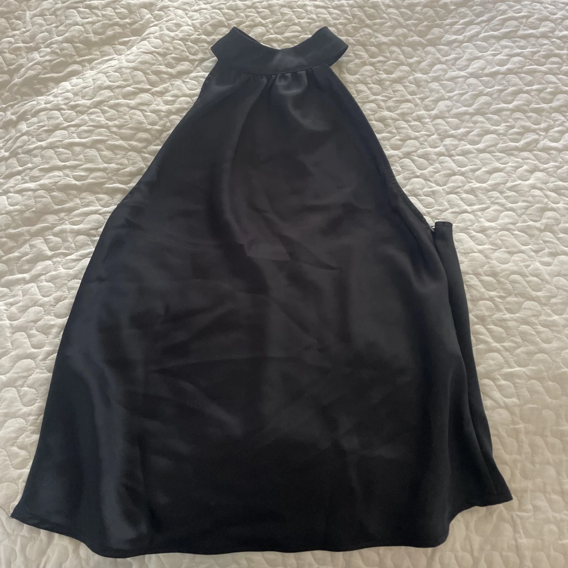 Halterneck topp i satin 