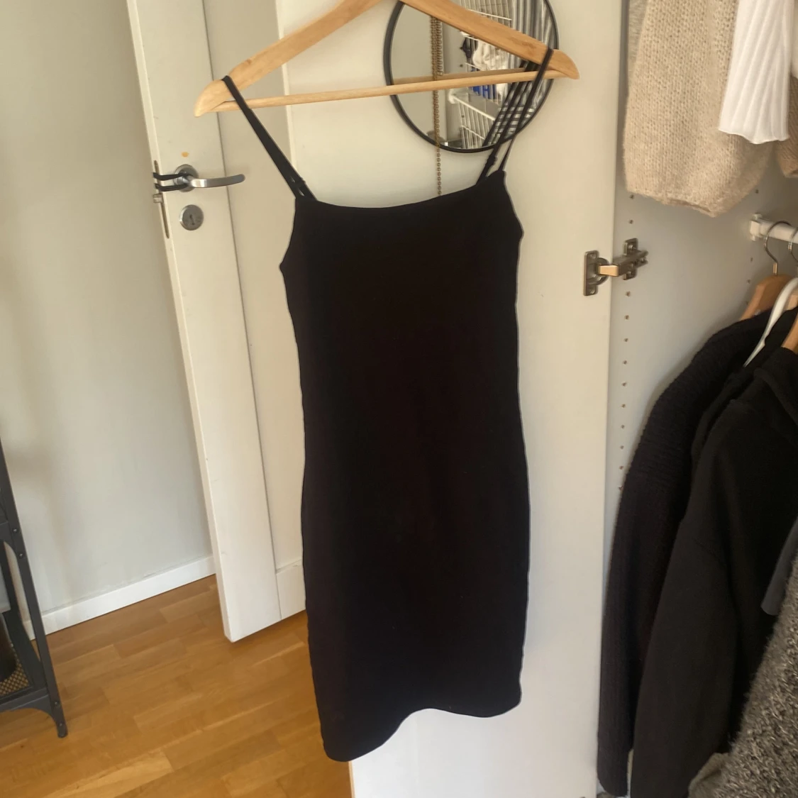 Kort svart klänning - 91