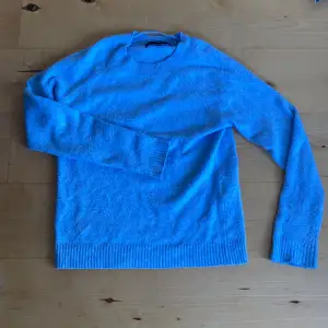 ljusblå stickad tröja från vero moda, bra skick 