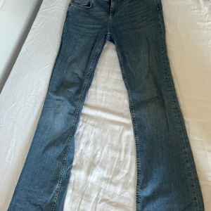 Jeans  - Snygga och populära jeans från zara💗