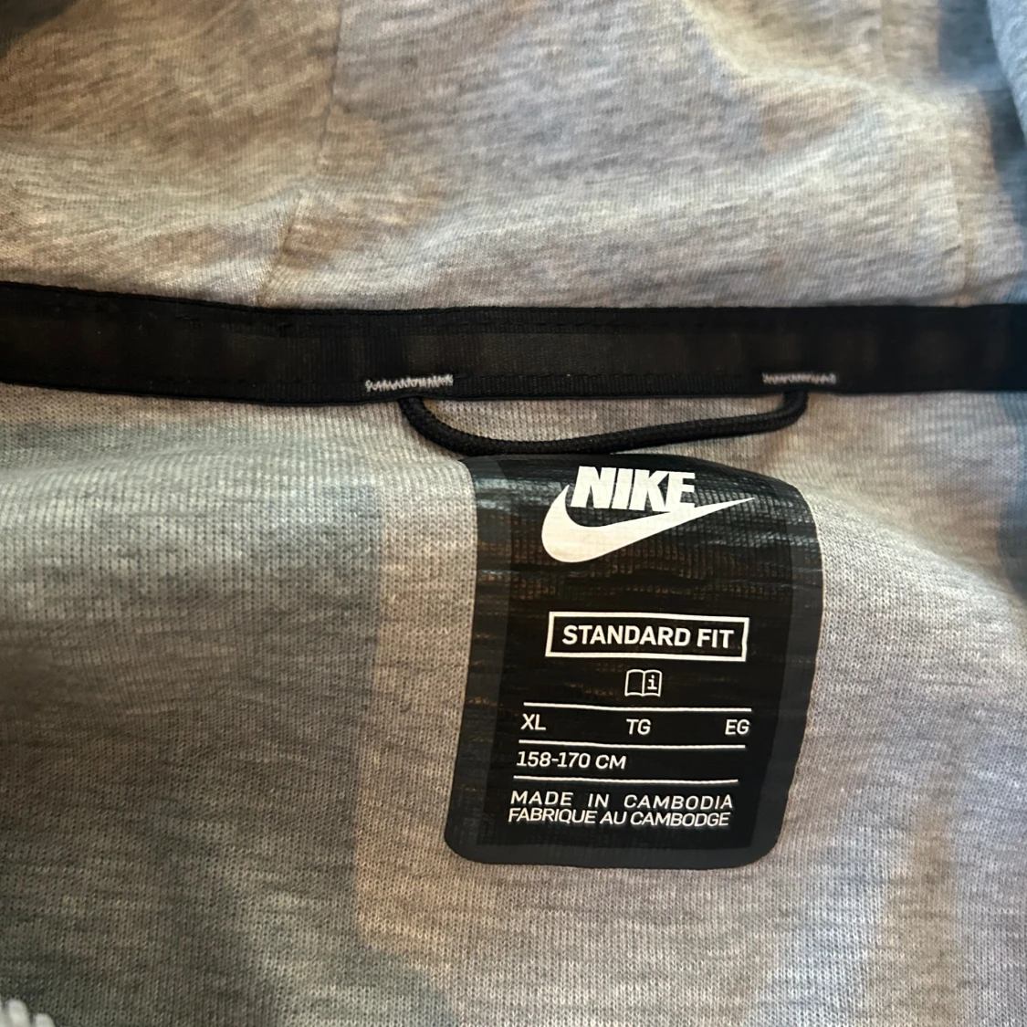 Nike tech tröja - 90