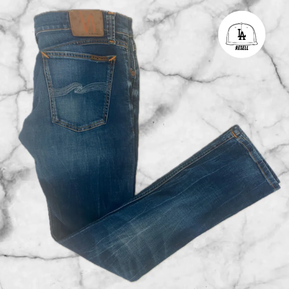 Sjukt populära jeans från nudie. Nyskick. Kontakta mig för fler frågor eller funderingar!. Jeans & Byxor.