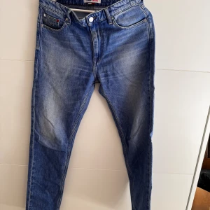 Jeans från TOMMYJEANS - Snygga byxor från TommyJeans!