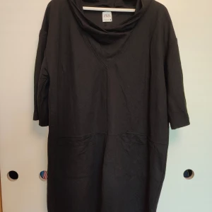 Zara black dress - Good condition Short sleeved
