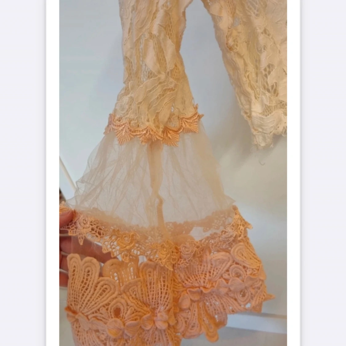 Spets topp trumpetärmar med volanger - 1