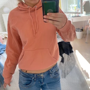 Hoodie - Hoodie från monki. Storlek XXS men passar XS och S och troligen M också!